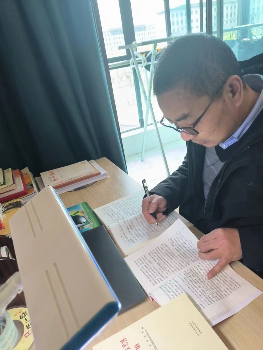 7、在宿舍堅(jiān)持學(xué)習(xí)主題教育材料.jpg
